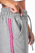 Carregar imagem no visualizador da galeria, Grey &amp; Pink Sweatpants
